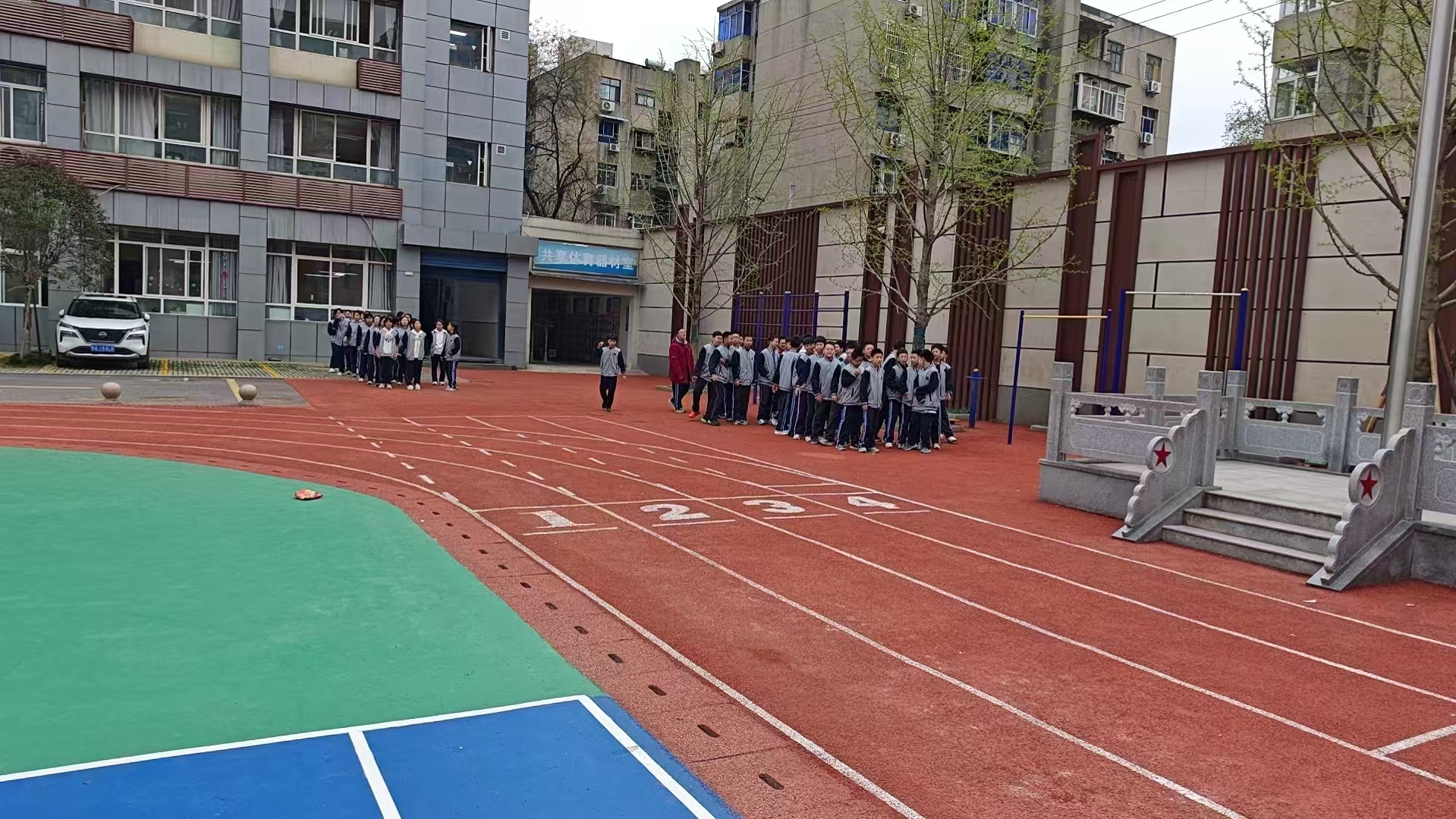 体育课男生排队2026_03_31.jpg